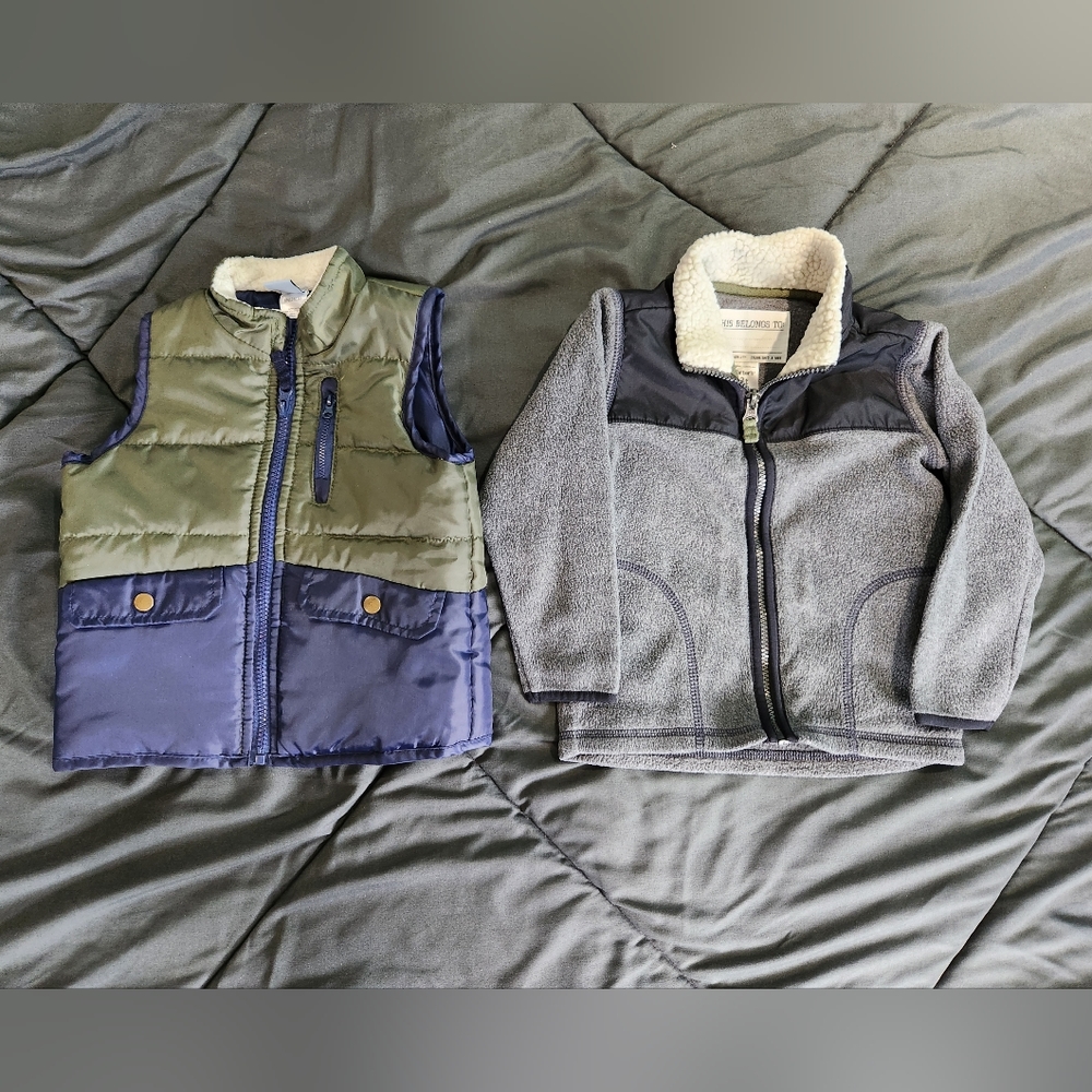 Like new Toddler Boys 3T sweatshirt and vest.